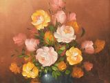 une peinture de fleurs dans un vase bleu sur une table