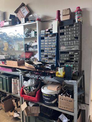 A vendre toute la pièce comprenant des pièces détachées, féraille..... - Photo 1