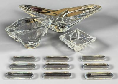 DAUM France Lot comprenant 4 éléments en cristal moulé et si…