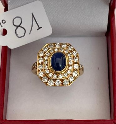 Bague Pompadour en or jaune, sertie d’un beau cabochon de sa…