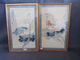 deux tableaux asiatiques encadrés représentant des oiseaux et des fleurs sur fond bleu