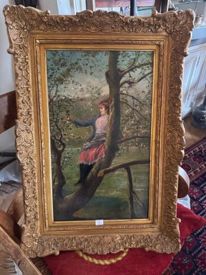 tableau représentant une femme assise sur une branche d'arbre, dans un cadre doré