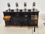 a picture of a very old fashioned radio with many different knobs