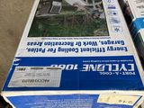 une pile de boîtes empilées les unes sur les autres