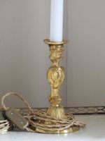 PAIRE DE FLAMBEAUX en bronze ciselé et doré à décor de rocai… (photo 4)