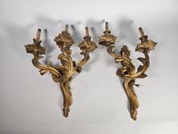 Deux appliques à deux et trois bras de lumière en bronze dor…
