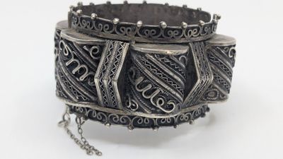 1 bracelet manchette en argent 925° (Poids net : 76.5g)