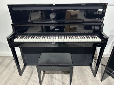 Piano droit électrique ROLAND mod LX-9-PE.
