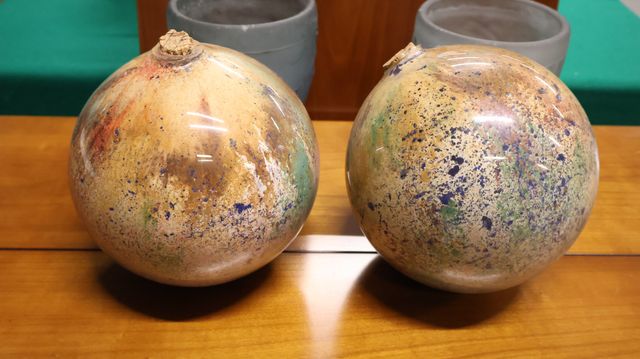 Paire de boules porte-perruques de Style Restauration - Circa 188...