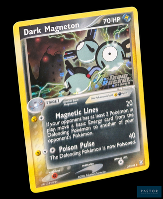 une photo d'une carte Pokémon sur laquelle figure l'image d'un personnage Pokémon