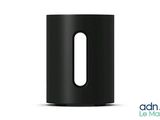 un gros plan d'une enceinte noire sur fond blanc