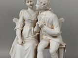 statue représentant un homme et une femme assis sur un banc