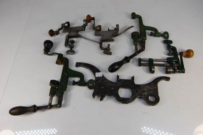 Ensemble de six instruments : -Instrument pour mitrailleuse … - Photo 1