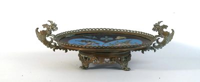 un saladier en métal orné d'un motif bleu et or