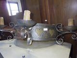 deux bougies posées sur une table