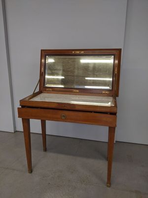 Petite table rectangulaire dite barbière en acajou et placag…