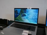 deux ordinateurs portables posés sur un bureau