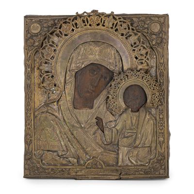 une icône ancienne en bois représentant la Vierge à l'Enfant