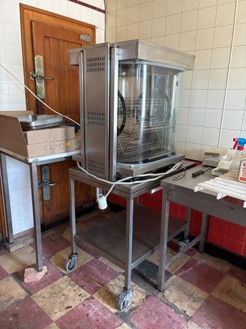 Rôtissoire cinq balancelles capacité 10 poulets, électrique, rési...