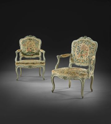 paire de fauteuils peints de style Louis XV