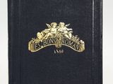 un livre noir orné d'un emblème doré sur la couverture