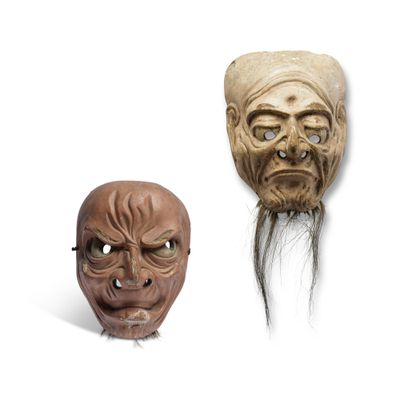 deux masques représentant un homme et une femme sur fond blanc