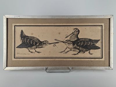 photo encadrée représentant deux oiseaux posés sur une table, sur fond blanc
