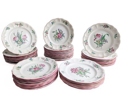 a lot of plates that are sitting on top of each other