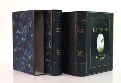 deux livres posés côte à côte sur une table