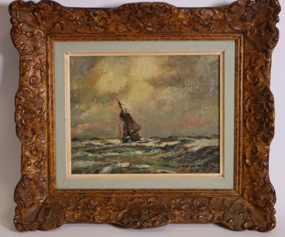 une peinture à l'huile représentant un voilier en mer par temps nuageux