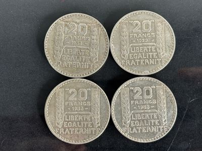 trois pièces d'argent portant une date du XXe siècle