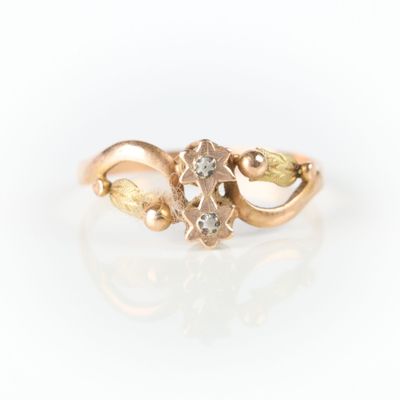 Bague toi et moi en or à décor de fleurettes. - Photo 1