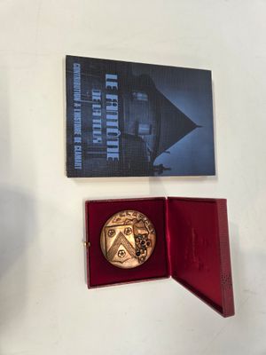 Un lot sur le thème de Clamart, comprenant une médaille en b…