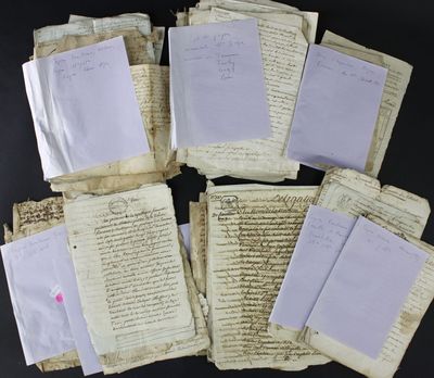 Ensemble de documents manuscrits, principalement sur le dépa… - Photo 1
