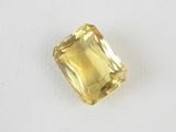 un saphir jaune sur un fond blanc