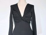 une photo d'un haut noir pour femme sur un mannequin