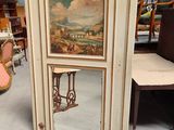 une photo d'une photo d'une pièce avec une chaise et une table