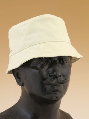statue of a man with a hat on his head wearing a white hat
