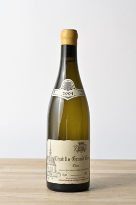 a bottle of wine that is sitting on a table
