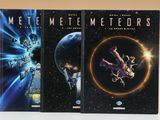 deux jaquettes de DVD d'un film représentant une station spatiale et un vaisseau spatial