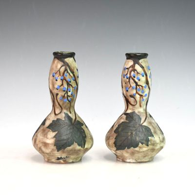 paire de vases peints à la main, ornés de fleurs et de feuilles bleues