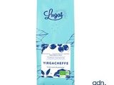 un sachet de thé surmonté de myrtilles