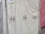 de nombreux types de matelas exposés dans un magasin