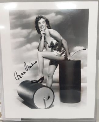 MILES Vera (née en 1929). Photographie N&B signée de la main…