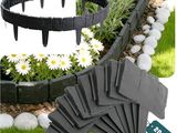 un gros plan sur un lot de bordures de jardin en plastique noir