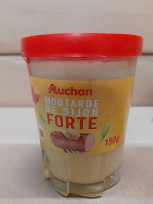 un pot de nourriture posé sur une table