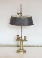 PETITE LAMPE BOUILLOTTE à deux lumières en bronze à motif de…