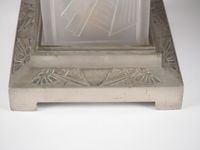Veilleuse Art Déco en verre moulé-pressé et monture en métal… (photo 2)