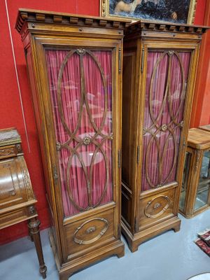 Paire de BIBLIOTHEQUES anglaises en acajou ouvrant par une p…