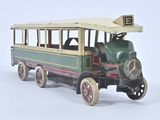 un petit train posé sur une surface blanche